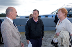 Prof. Vuorinen presents AMBER to UN Secretary General Ban Ki-moon