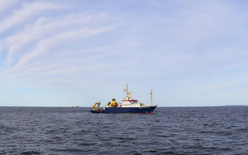 Das IOW-Forschungsschiff "Elisabeth Mann Borgese" auf der Ostsee vor Rügen